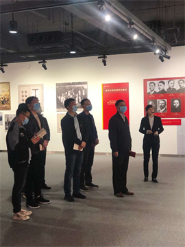 集团党委组织参观“旗帜飘扬——党旗国旗军旗诞生珍贵史料展” 集团党委组织参观“旗帜飘扬——党旗国旗军旗诞生珍贵史料展”